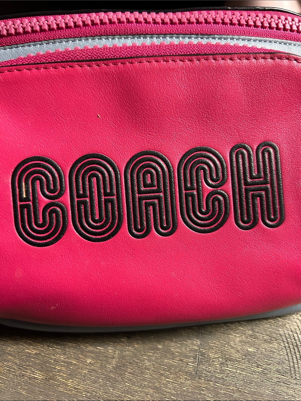 Vintage Vibes vibrant Coach Track Belt Bag in Colorblock Signature Canvas - Picture 2 of 4